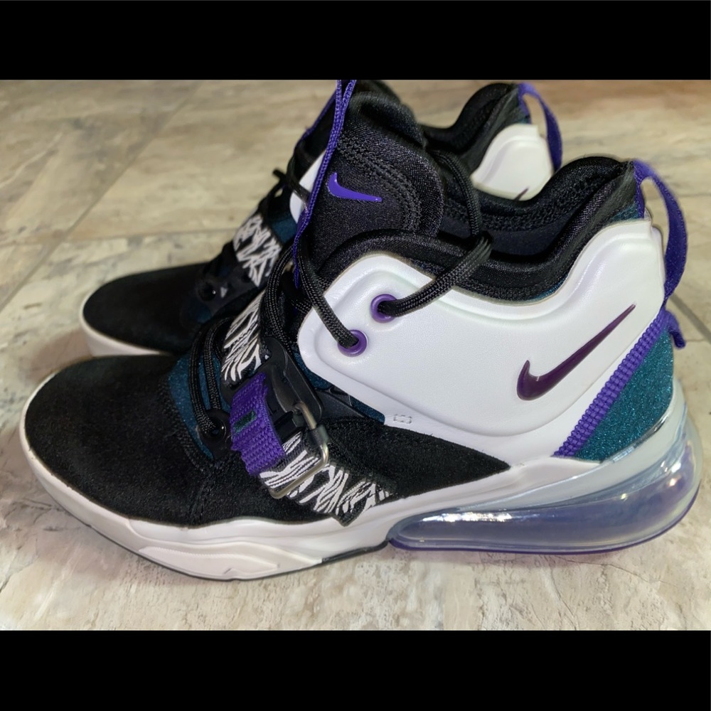 Nike Air Force 270 Court